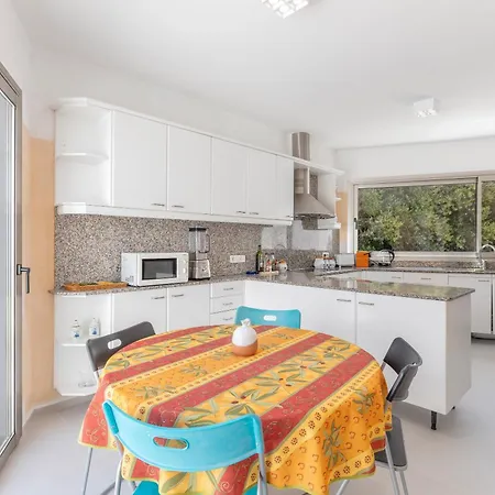 Hastinapura, Acceso Directo Al Mar Villa Es Castell