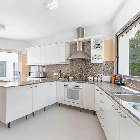 Hastinapura, Acceso Directo Al Mar *