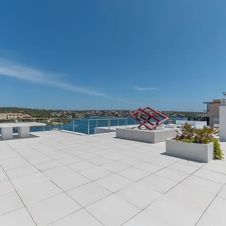 Hastinapura, Acceso Directo Al Mar Villa